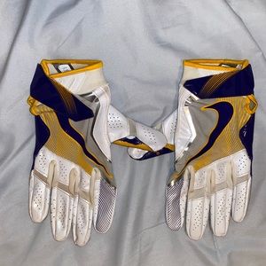 LSU football gloves